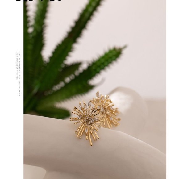 ^NEW 18K Gold Plated Baguette Diamond Spike Firework Earrings - Picture 3 of 4